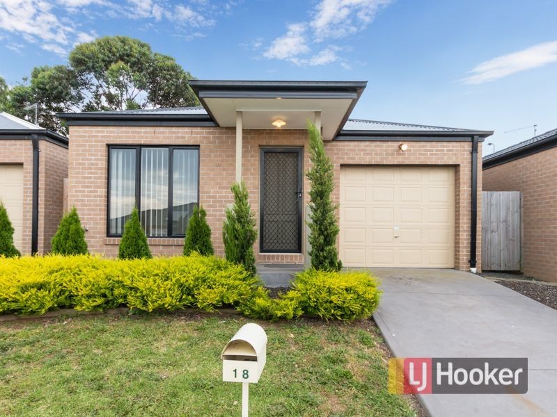 18/103 Army Road, Pakenham VIC 3810
