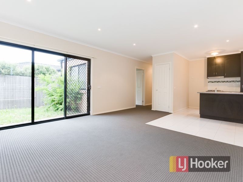 18/103 Army Road, Pakenham VIC 3810