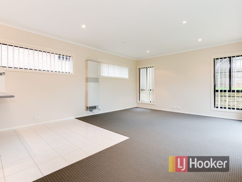 18/103 Army Road, Pakenham VIC 3810