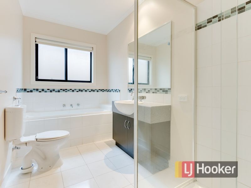 18/103 Army Road, Pakenham VIC 3810