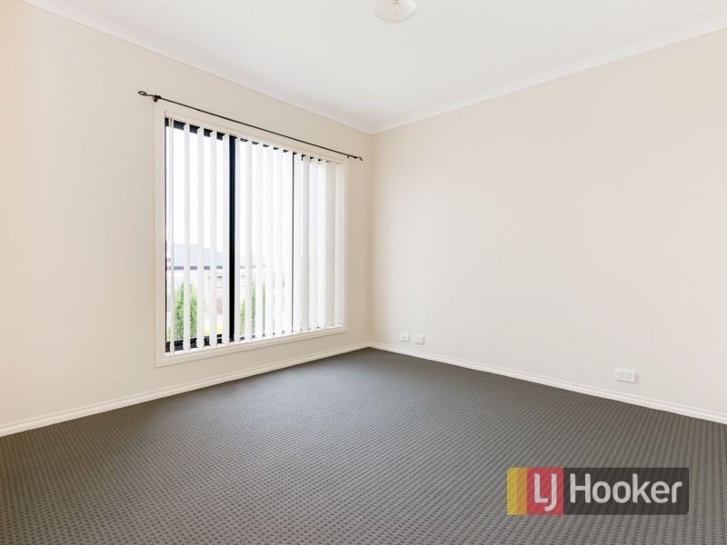 18/103 Army Road, Pakenham VIC 3810