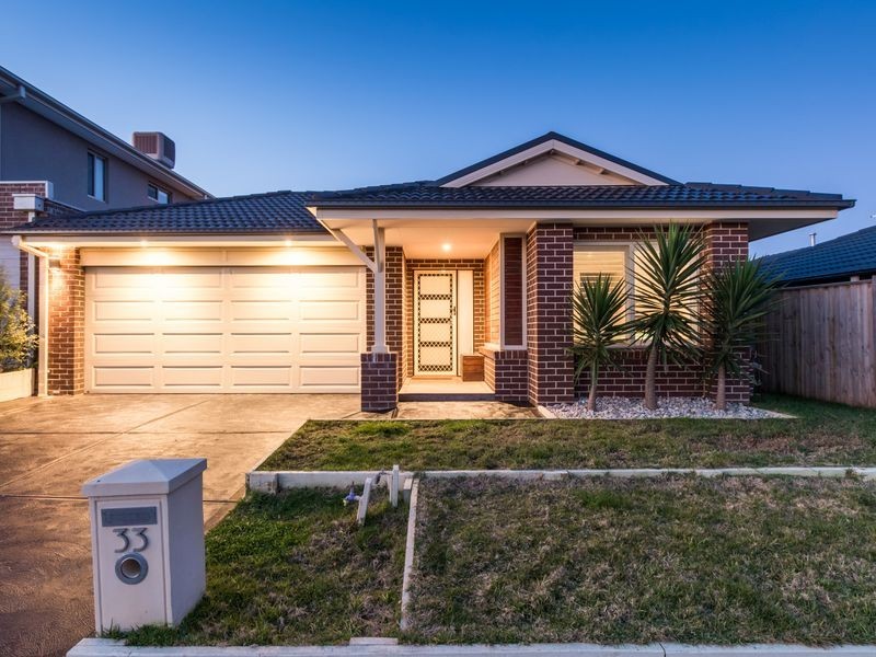33 Clarendon Street, Pakenham VIC 3810
