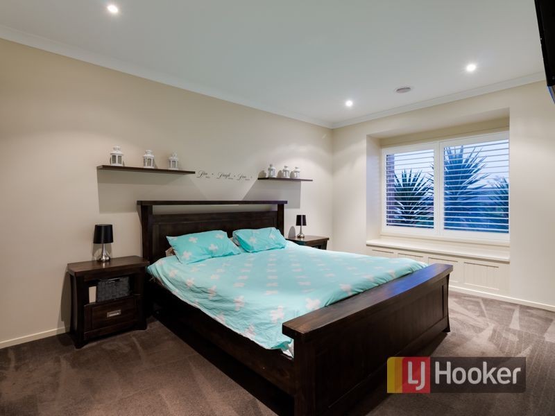 33 Clarendon Street, Pakenham VIC 3810