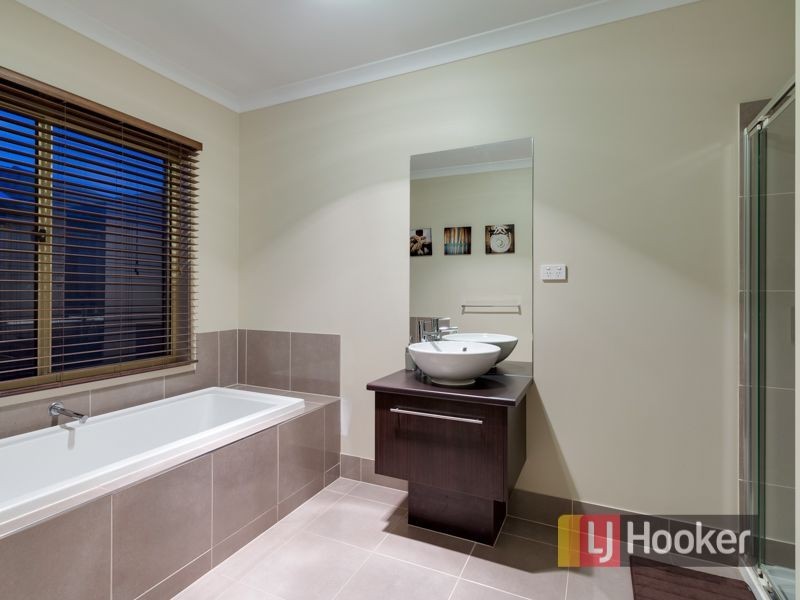 33 Clarendon Street, Pakenham VIC 3810