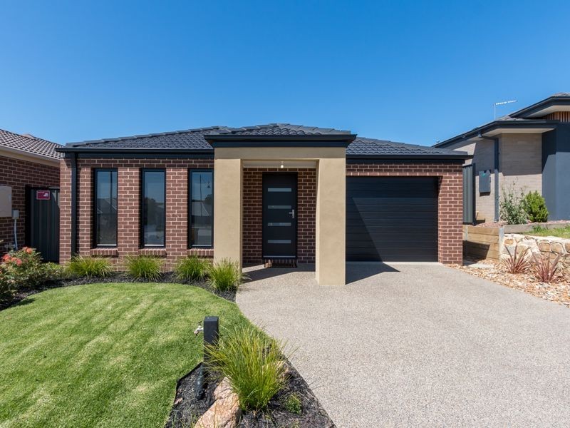 6 Constance Way, Pakenham VIC 3810