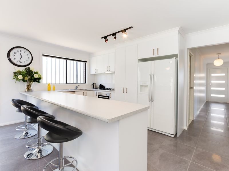 6 Constance Way, Pakenham VIC 3810