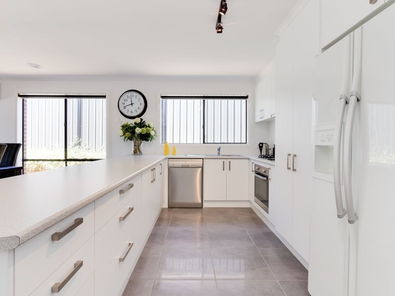 6 Constance Way, Pakenham VIC 3810