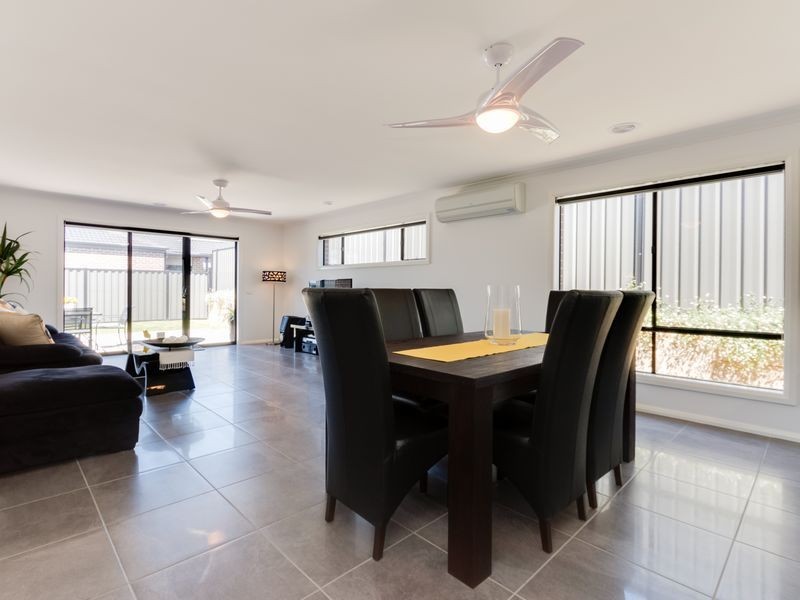 6 Constance Way, Pakenham VIC 3810