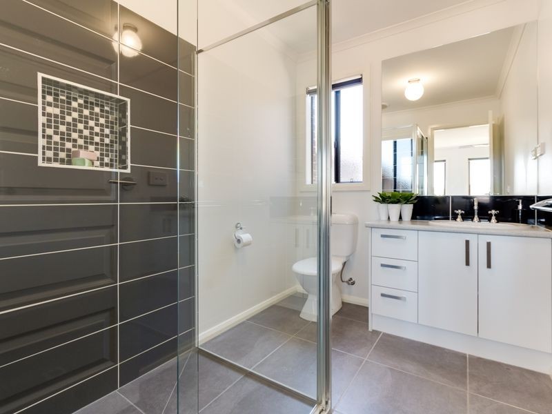 6 Constance Way, Pakenham VIC 3810