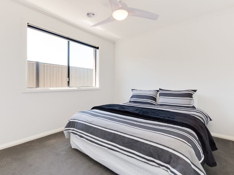 6 Constance Way, Pakenham VIC 3810