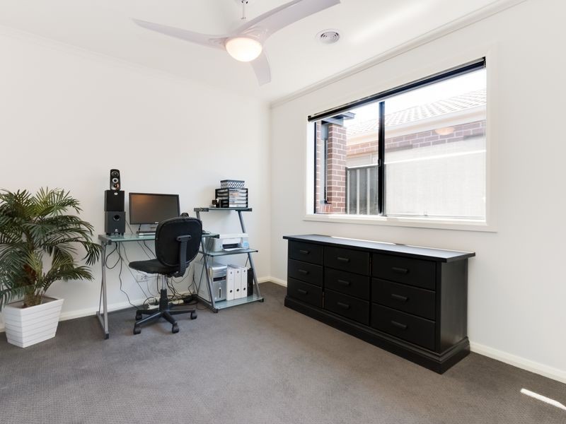 6 Constance Way, Pakenham VIC 3810