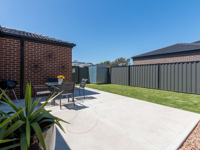6 Constance Way, Pakenham VIC 3810