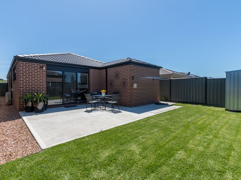 6 Constance Way, Pakenham VIC 3810