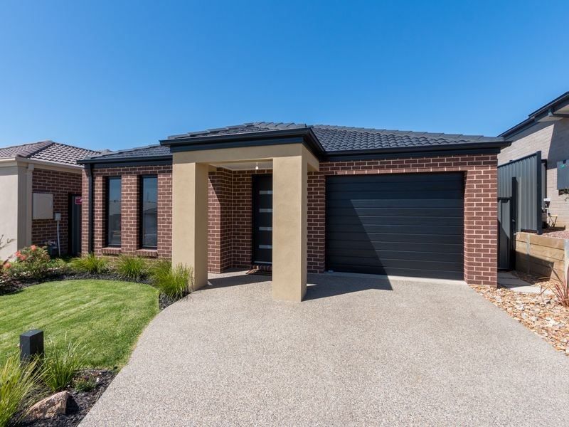 6 Constance Way, Pakenham VIC 3810
