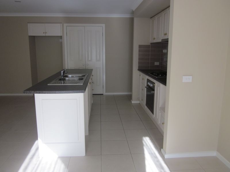 19 Caspian Chase, Pakenham VIC 3810