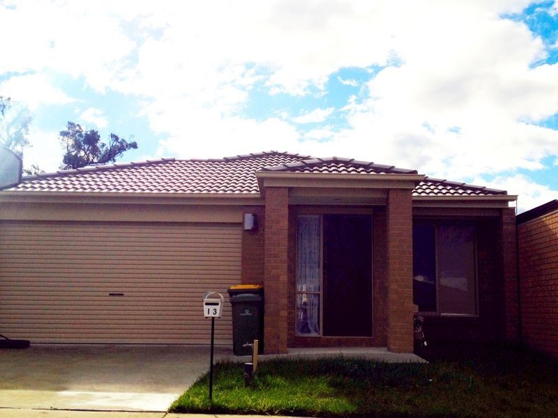 13 Jennifer Court, Pakenham VIC 3810