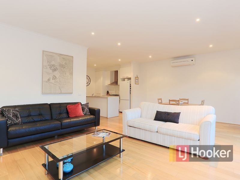 4 Acorn Lane, Pakenham VIC 3810