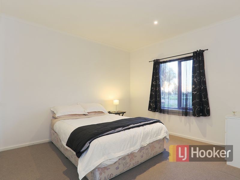 4 Acorn Lane, Pakenham VIC 3810