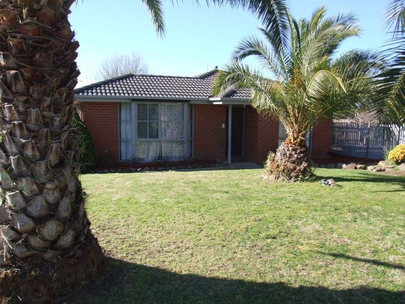3 Anita Place, Pakenham VIC 3810