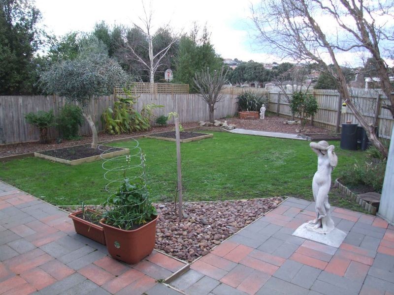 3 Anita Place, Pakenham VIC 3810
