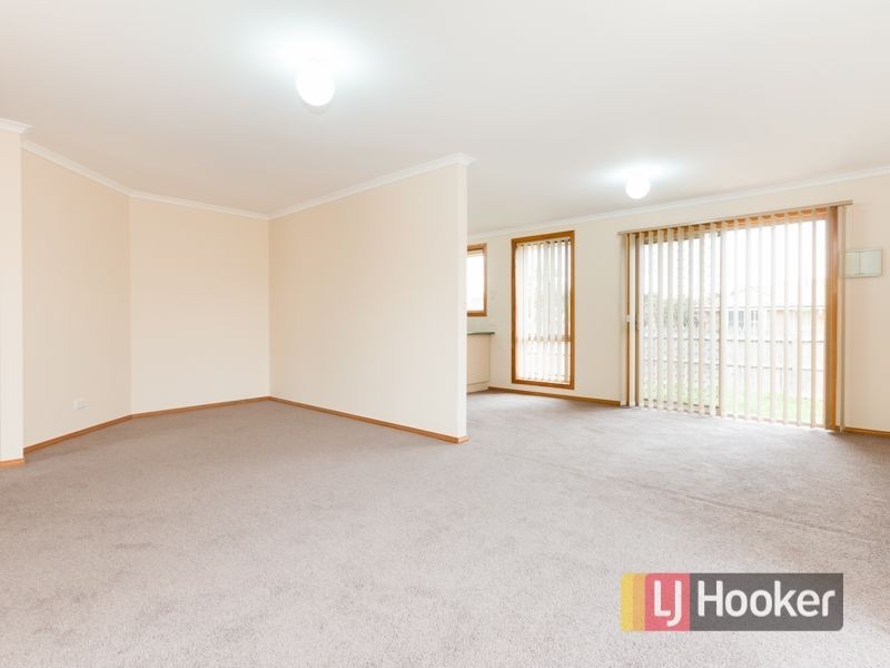 2/63 Pommel Street, Pakenham VIC 3810