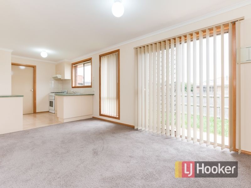 2/63 Pommel Street, Pakenham VIC 3810