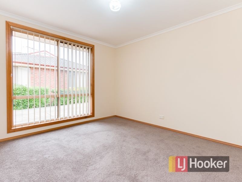 2/63 Pommel Street, Pakenham VIC 3810