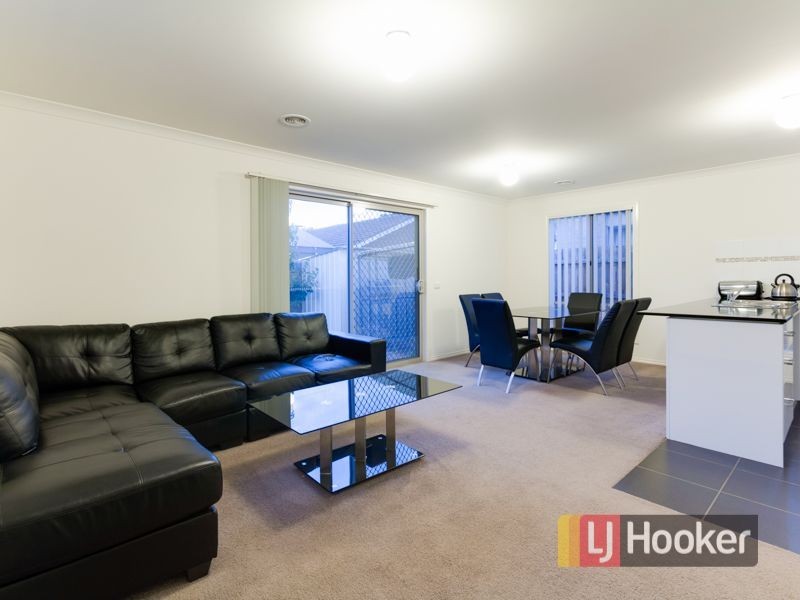 4/34 Sir Thomas Drive, Pakenham VIC 3810