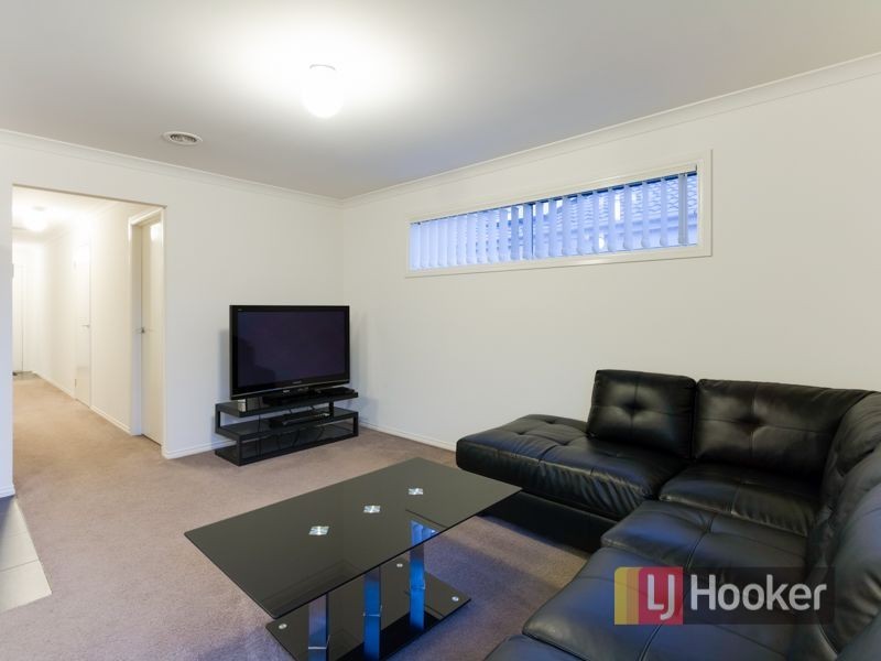 4/34 Sir Thomas Drive, Pakenham VIC 3810
