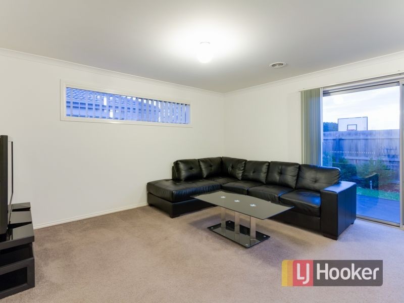 4/34 Sir Thomas Drive, Pakenham VIC 3810