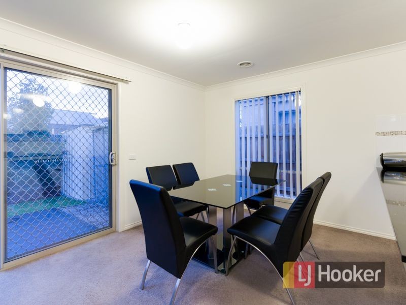 4/34 Sir Thomas Drive, Pakenham VIC 3810