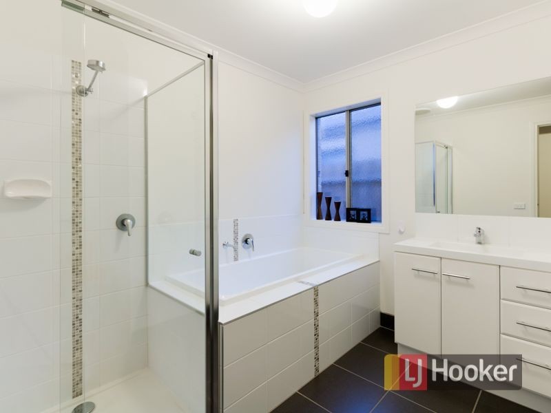 4/34 Sir Thomas Drive, Pakenham VIC 3810