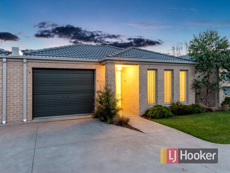 4/34 Sir Thomas Drive, Pakenham VIC 3810