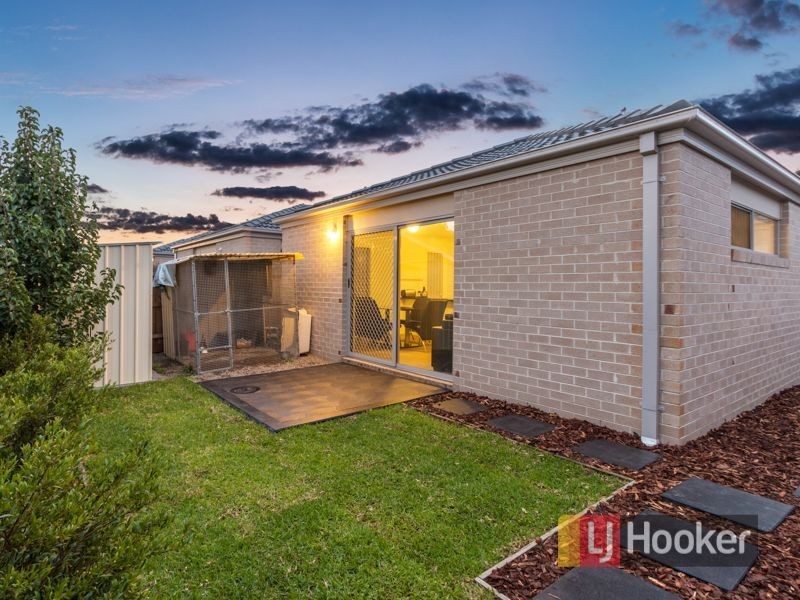 4/34 Sir Thomas Drive, Pakenham VIC 3810