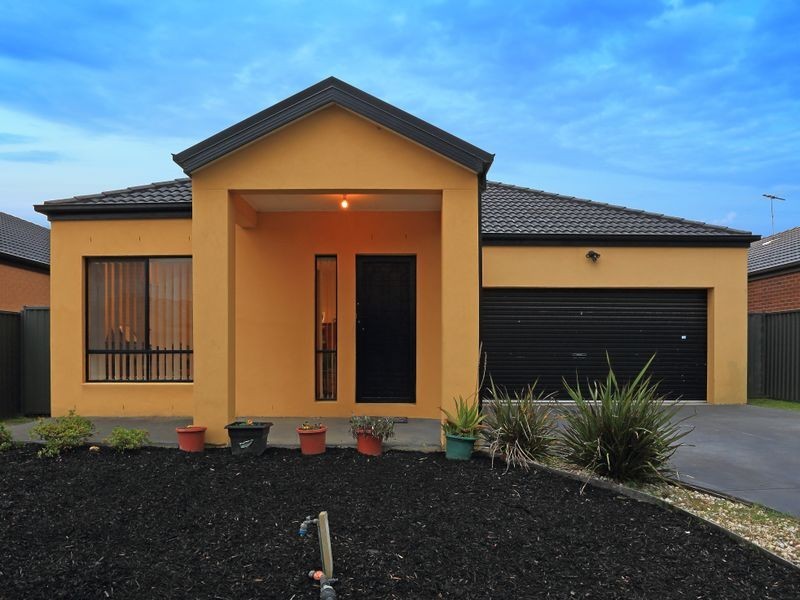 9 Downing Square, Pakenham VIC 3810