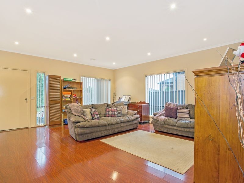9 Downing Square, Pakenham VIC 3810