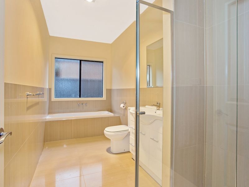 9 Downing Square, Pakenham VIC 3810