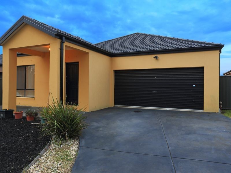 9 Downing Square, Pakenham VIC 3810