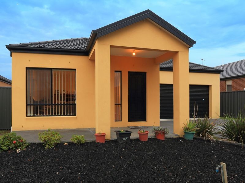 9 Downing Square, Pakenham VIC 3810