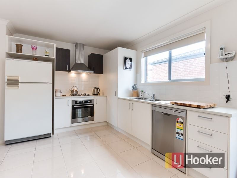 28/11 Hawk Avenue, Pakenham VIC 3810