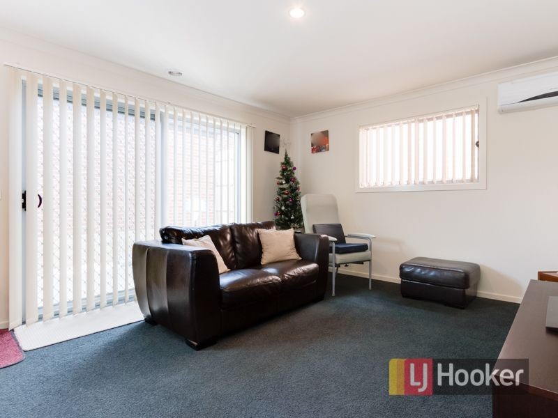 28/11 Hawk Avenue, Pakenham VIC 3810