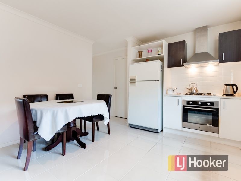 28/11 Hawk Avenue, Pakenham VIC 3810