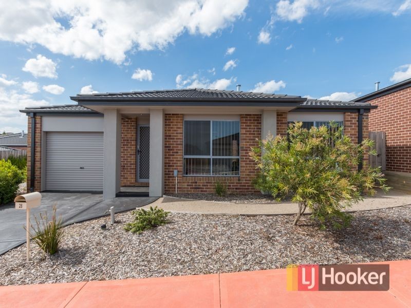 28/11 Hawk Avenue, Pakenham VIC 3810
