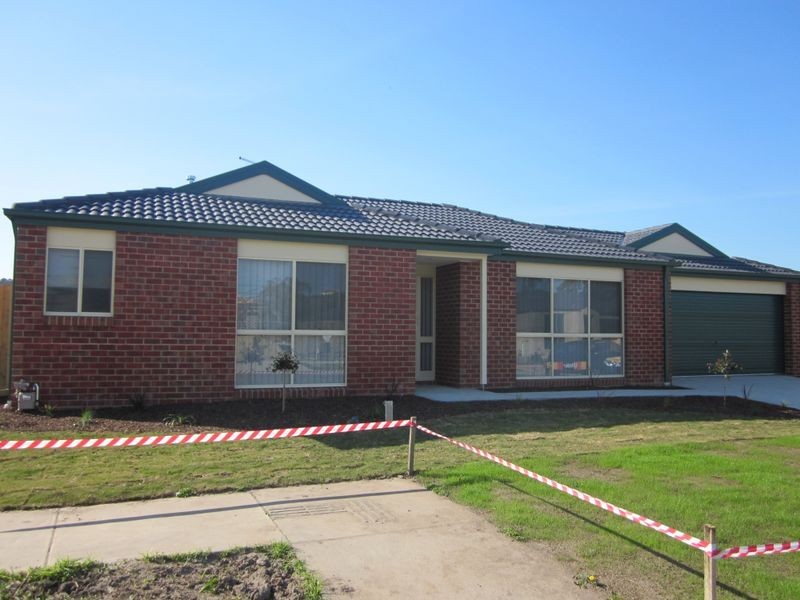 8 Bambi Place, Pakenham VIC 3810