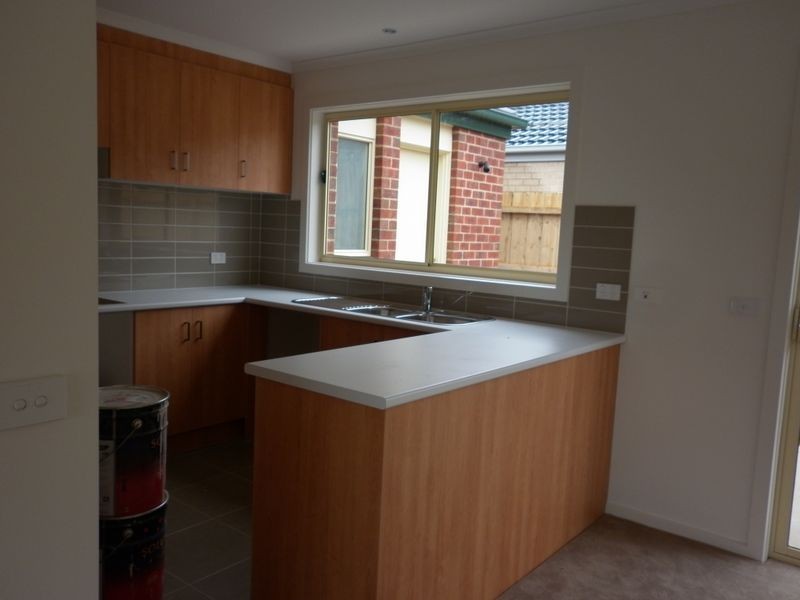 8 Bambi Place, Pakenham VIC 3810