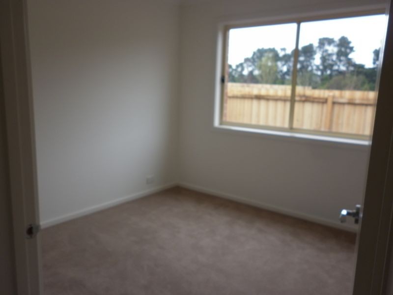 8 Bambi Place, Pakenham VIC 3810