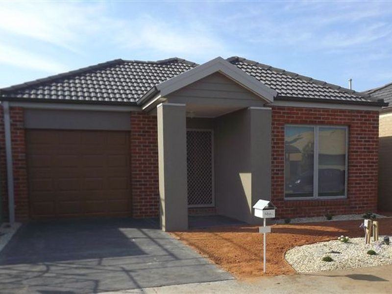 33 Edmund Street, Pakenham VIC 3810