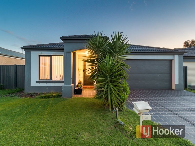 25 Orchard Valley Avenue, Pakenham VIC 3810