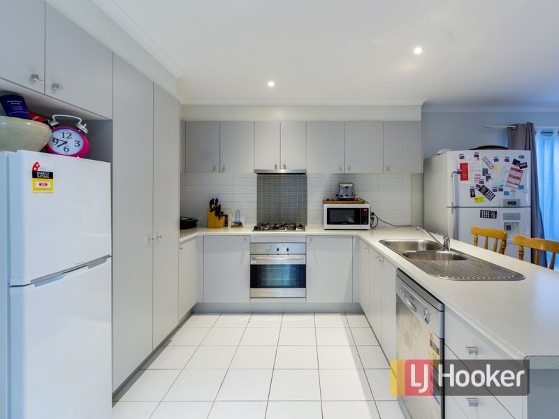 25 Orchard Valley Avenue, Pakenham VIC 3810