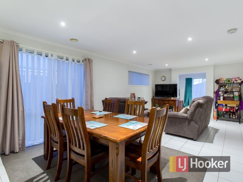 25 Orchard Valley Avenue, Pakenham VIC 3810